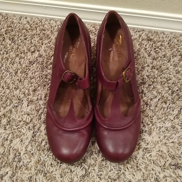 AEROSOLES Shoes - Aersoles Tstrap redish brown heels size 10